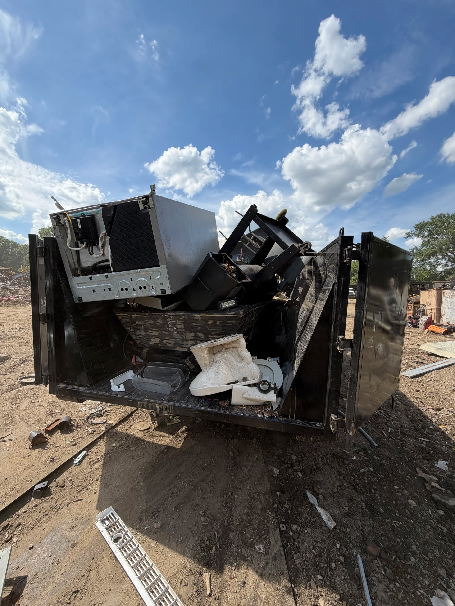 Gallery photos for 15-Yard Dumpster Rental for a Repeat Customer: Image #1